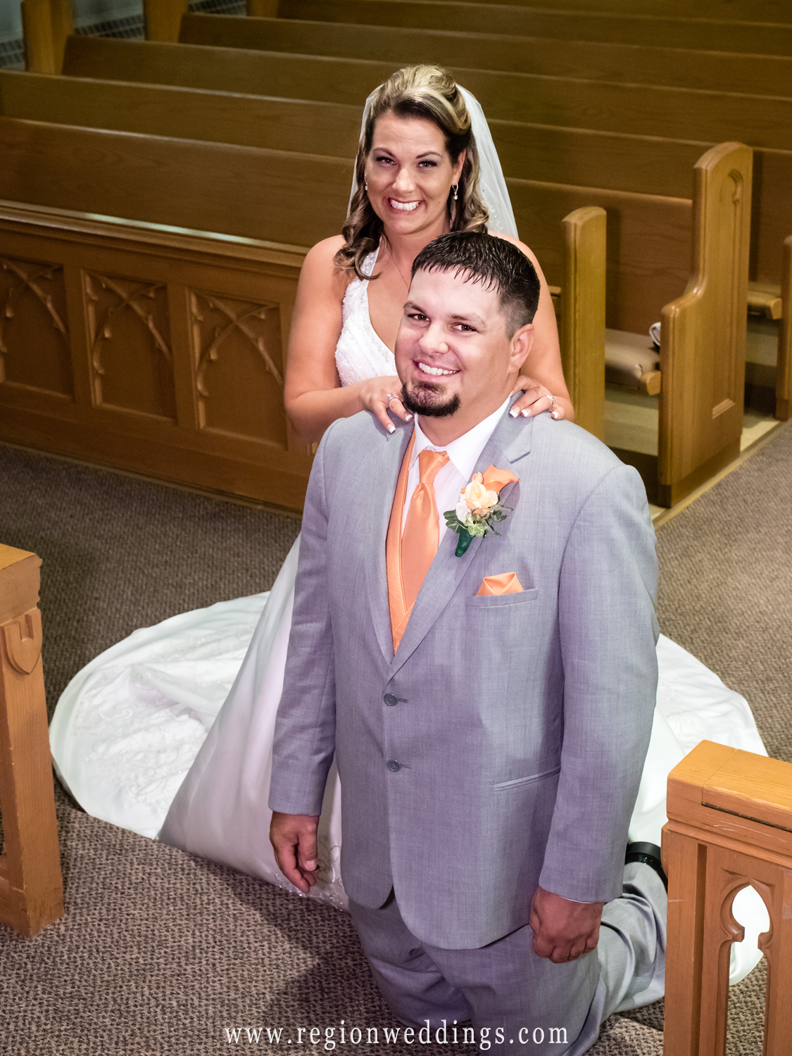 The bride and groom take a photo WITHOUT seeing each other before the ceremony.