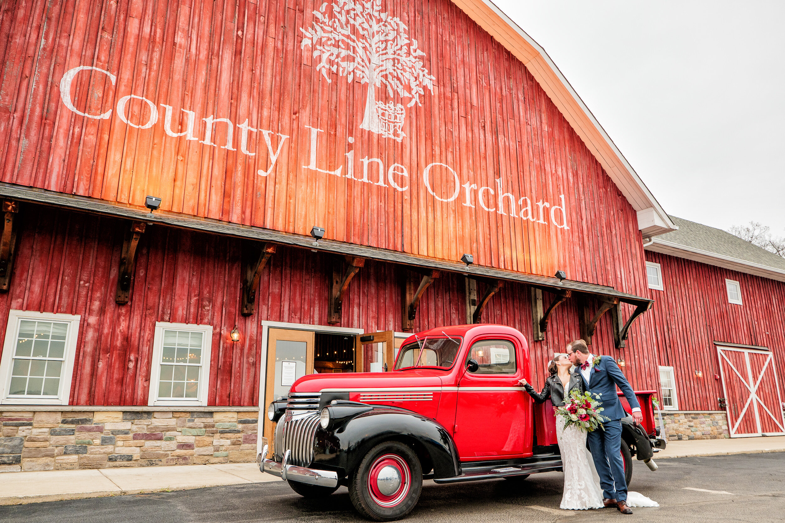 County Line Orchard Wedding Venue - Northwest Indiana Wedding Photographer Region Weddings