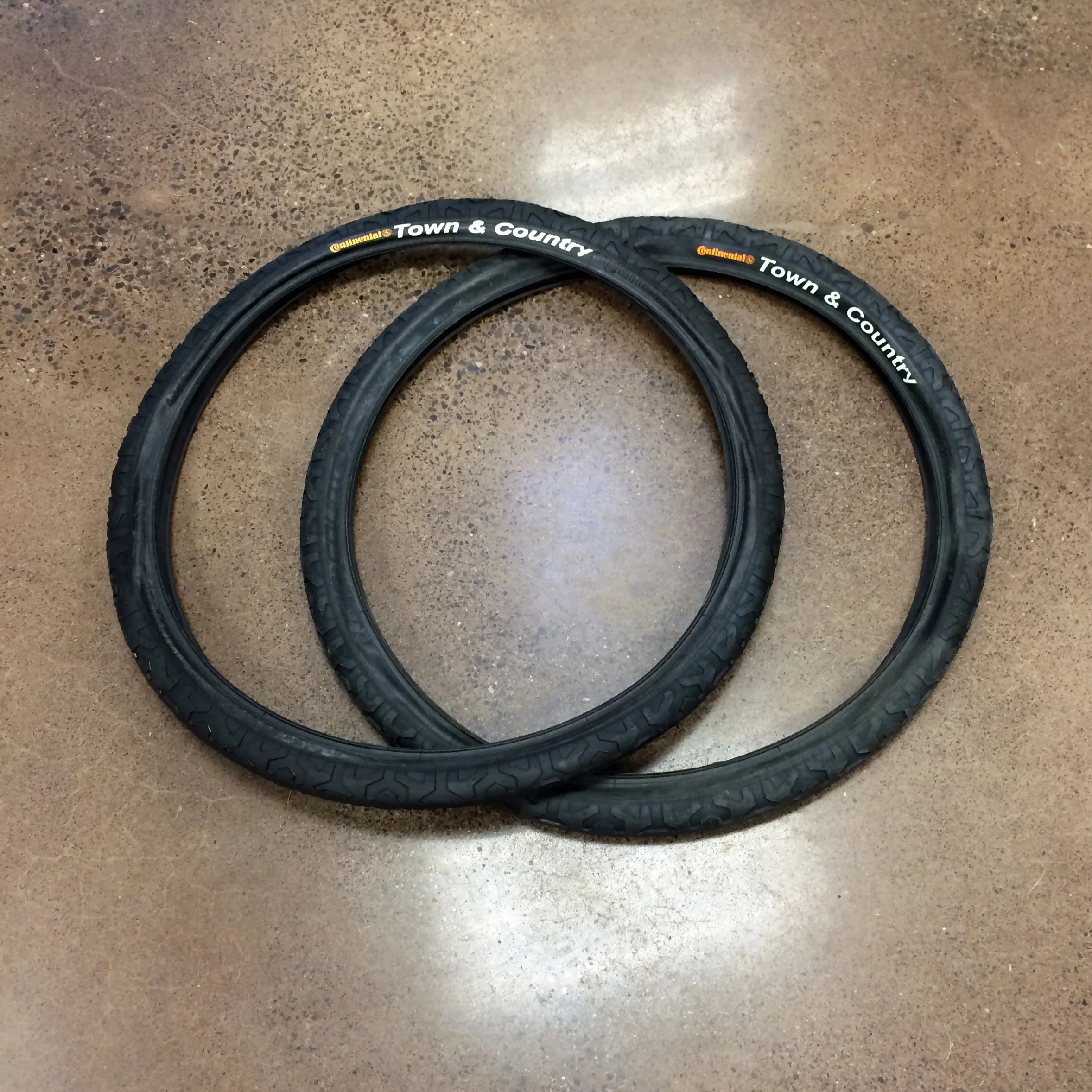 Hybrid bicycle tire.
