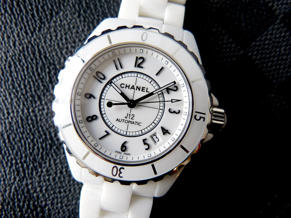 Insider: Chanel J12 ref. H0970. An 