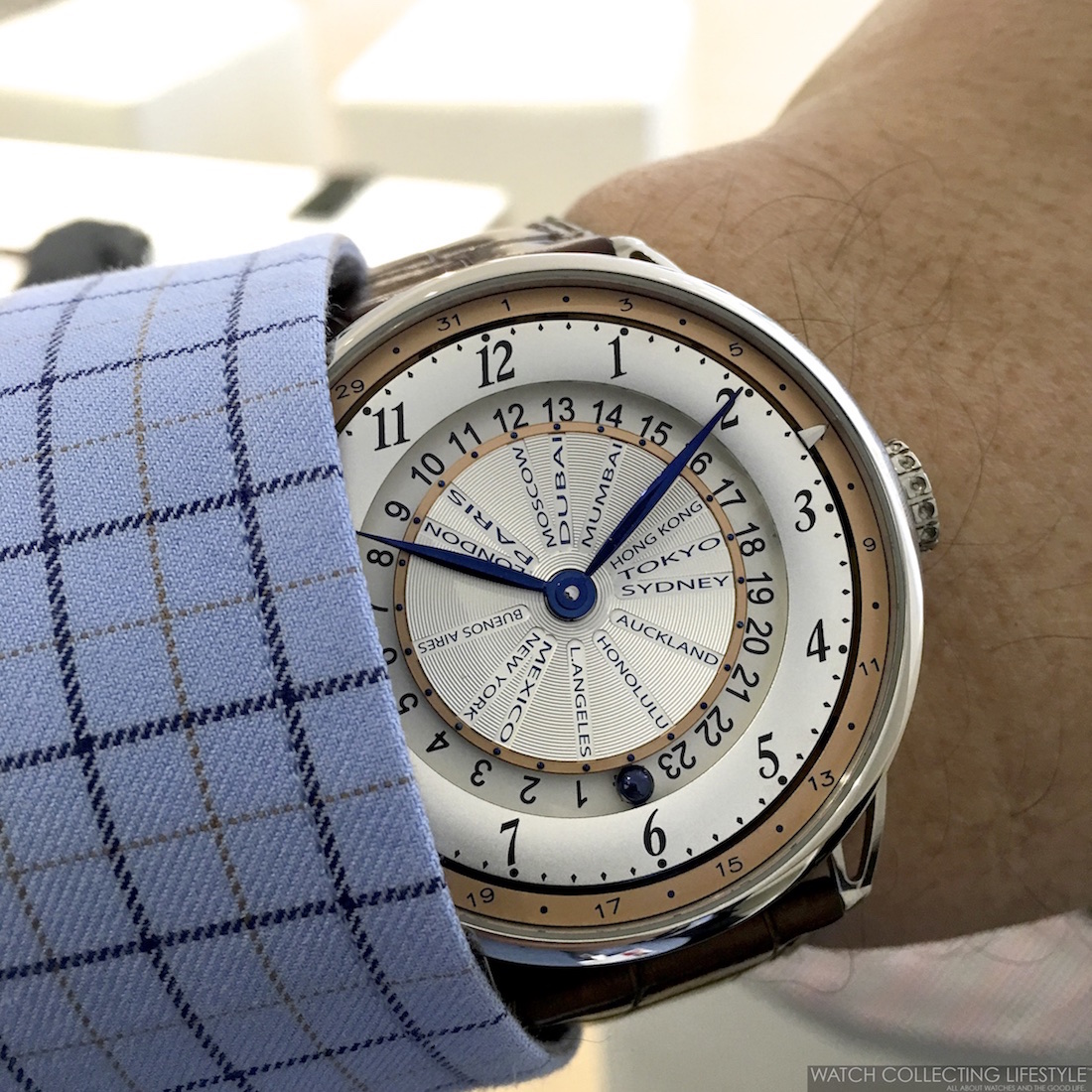 SIHH 2016: Presenting the new De Bethune DB25 World Traveller. Hands-on ...
