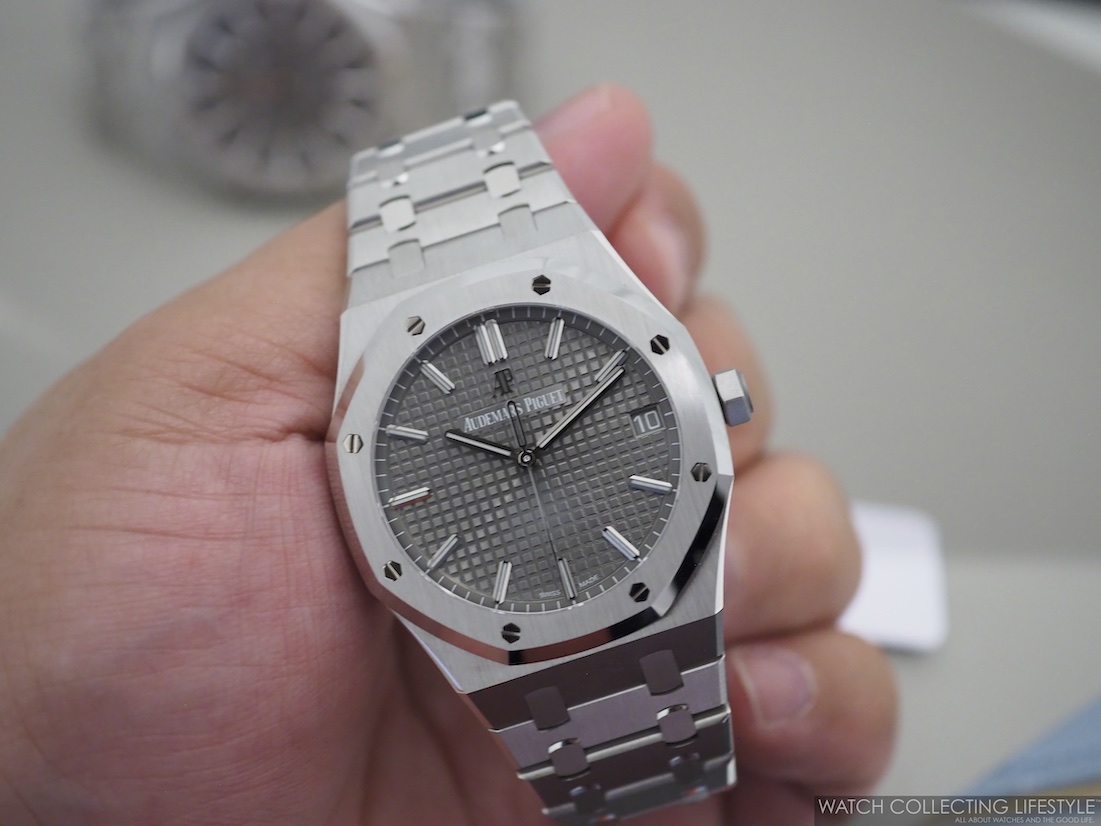 Insider: Audemars Piguet Royal Oak 37 mm ref. 15550 50th Anniversary. Our  Hands-on Review with Live Pics. — WATCH COLLECTING LIFESTYLE