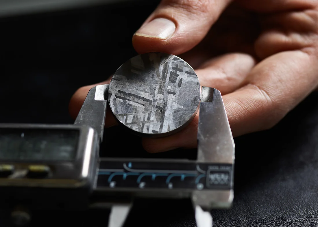 14_Checking_the_dimensions_of_the_meteorite_dial_of_the_Romain_Gauthier_Prestige_HMS_Stainless_Steel.jpg
