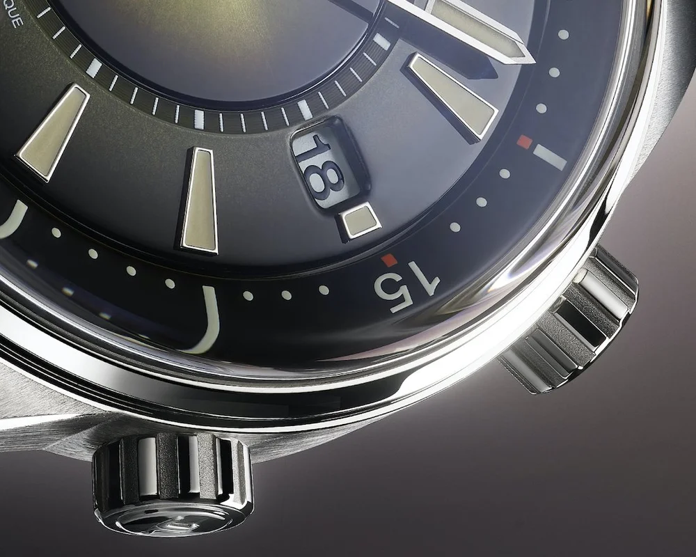 introducing-jaeger-lecoultre-polaris-date-green-gradient-dial