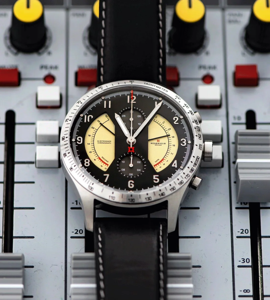Introducing: Reservoir Sonomaster Chronograph Vintage Bi-Retrograde Black Beige