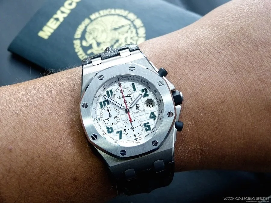 The iconic @audemarspiguet Royal Oak Offshore Pride of Mexico. Feliz d&iacute;a de la Independencia. 🇲🇽 Happy Mexican Independence Day. 🇲🇽 &iexcl;Viva M&eacute;xico Cab*****! 🫶🏻 

This very special watch was released in 2010 by Audemars Piguet 