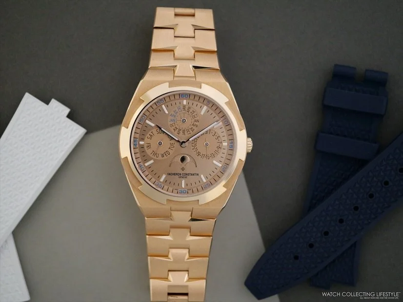 After we reviewed the white gold model, we are now bringing you the review of the tone-on-tone pink gold dial 18K 5N pink gold iteration ref. 4300V/220R-H144 of the new Overseas Perpetual Calendar Ultra-Thin. Cased in a 41.5 mm 18K pink gold case wit