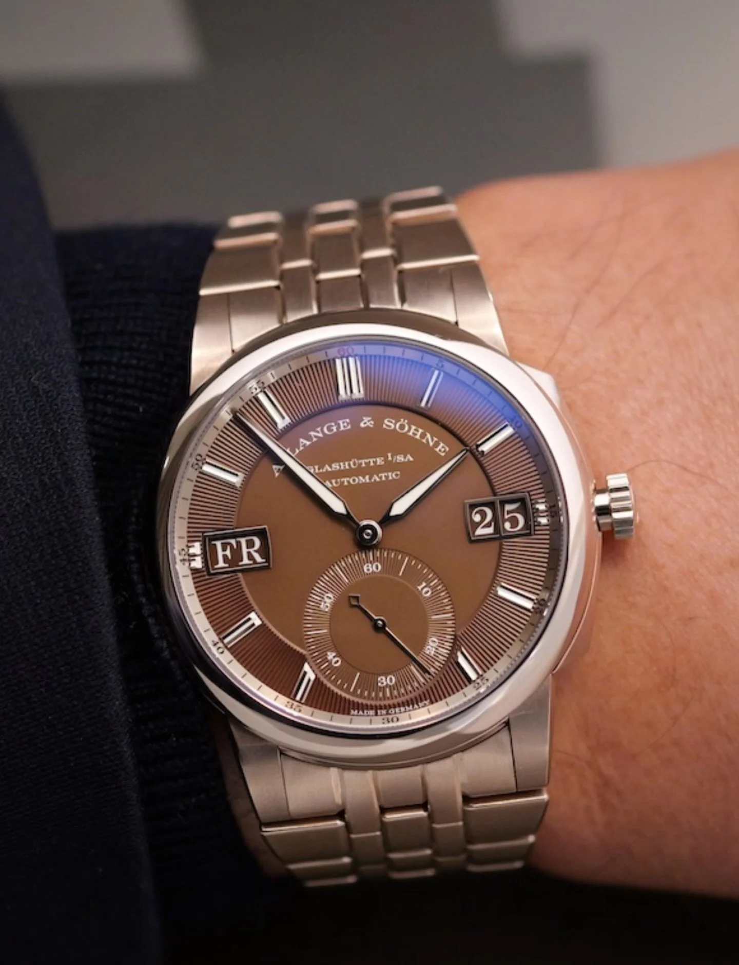 Honey gold. 🍯🍯🍯 @alangesoehne Odysseus. #alangesohne #odysseus