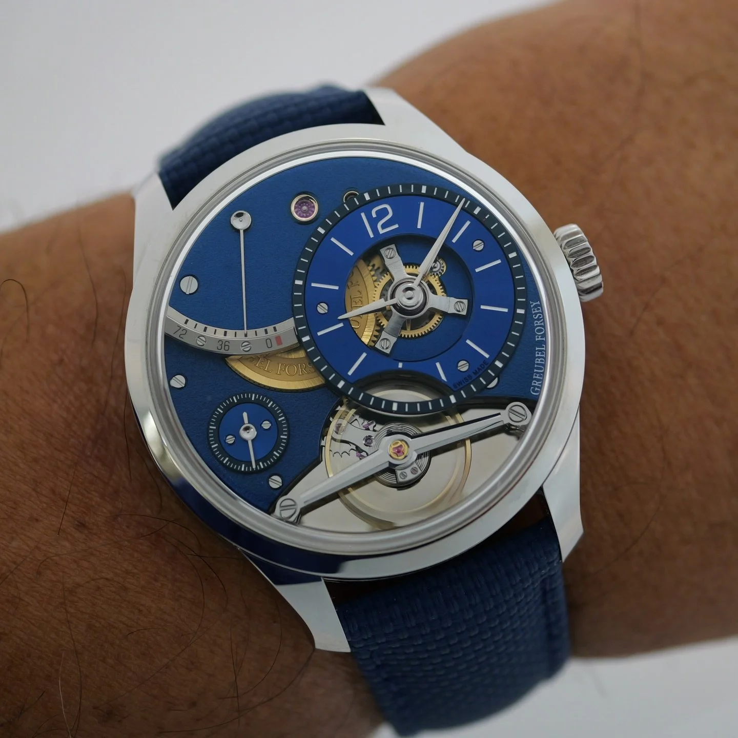 Hard to explain how good this one feels on the wrist. The elusive @greubel.forsey Balancier Contemporain with its 39.6 mm case in stainless steel and available in a limited edition of 33 pieces. A 2025 Final Edition, after which the calibre will be r