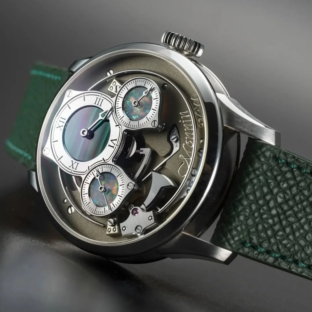 Yesterday evening at the Fondation Louis Vuitton in Paris, Alexandre Hazemann and Victor Monnin were named winners of the second Louis Vuitton Watch Prize for Independent Creatives with their Montre &Eacute;cole Sonnerie au Passage.
The award carries