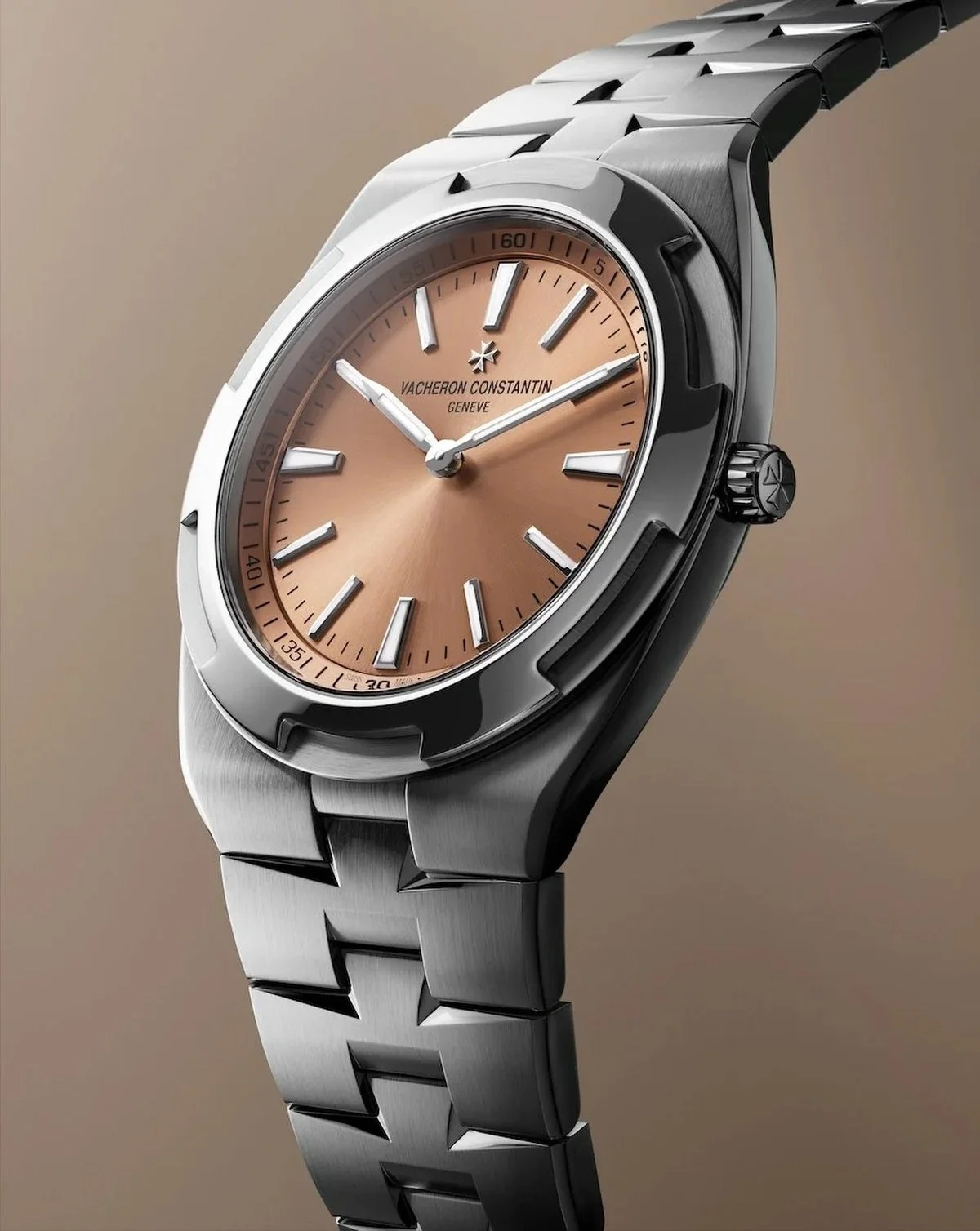 New #watchesandwonders2026 @vacheronconstantin Overseas Self-Winding Ultra-Thin Calibre 2550. All details on our website. #vacheronconstantin