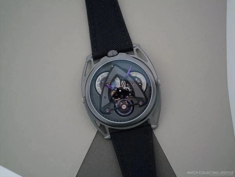 De Bethune&rsquo;s DB28XS has always sat at the intersection of serious independent watchmaking and compact wearability. With the DB28XS Dark Sand, the manufacture takes that formula into decidedly darker, more mineral territory&mdash;deploying matte