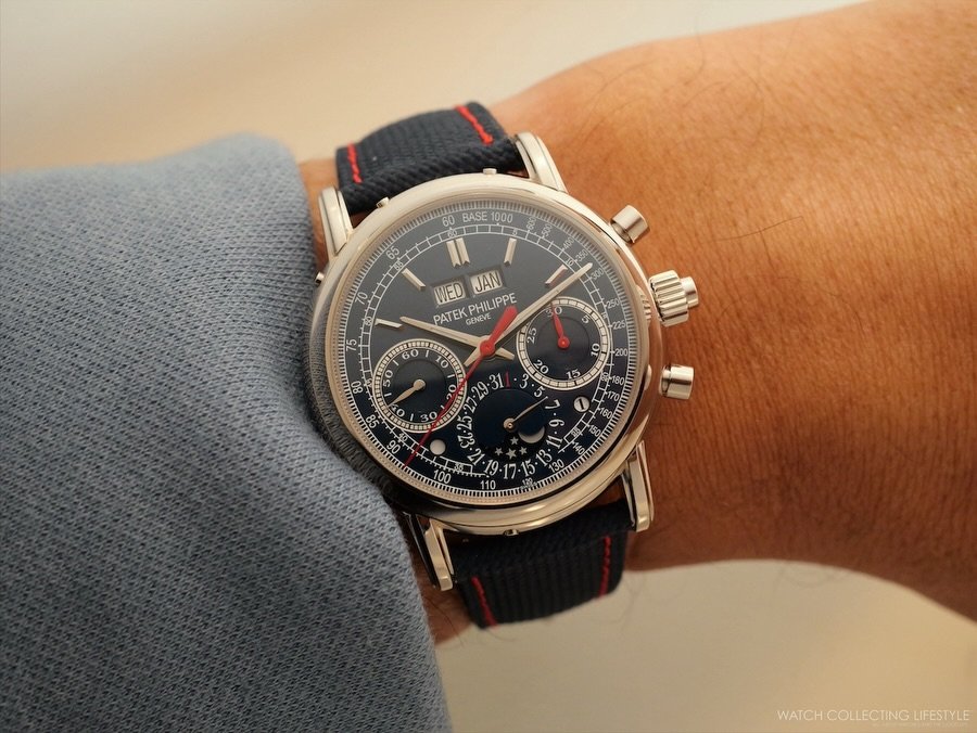 The new @patekphilippe Philippe Split-Seconds Chronograph Perpetual Calendar ref. 5204G-010, introduced at Watches and Wonders 2026, adds a new chapter to that lineage. 18K White gold, a navy blue sunburst dial, and contrasting red accents on the han