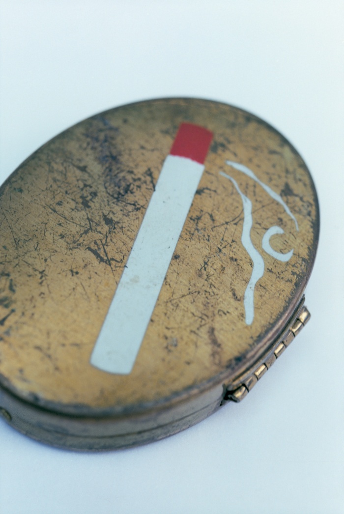 The artist’s makeup compact