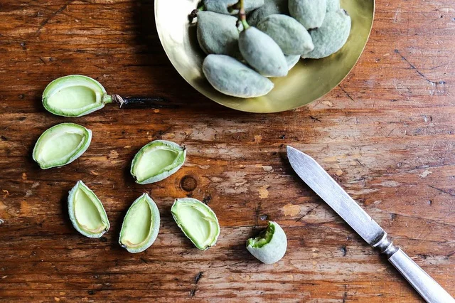 Green almonds 3.jpg
