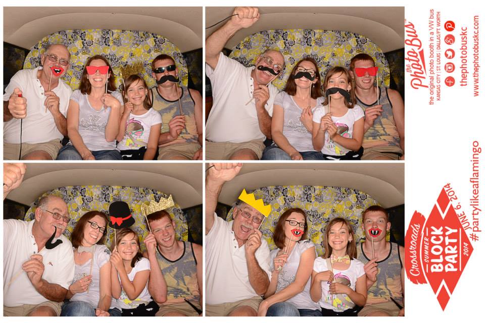 family-photos-kc-the-photo-bus-best-vwphotobooth