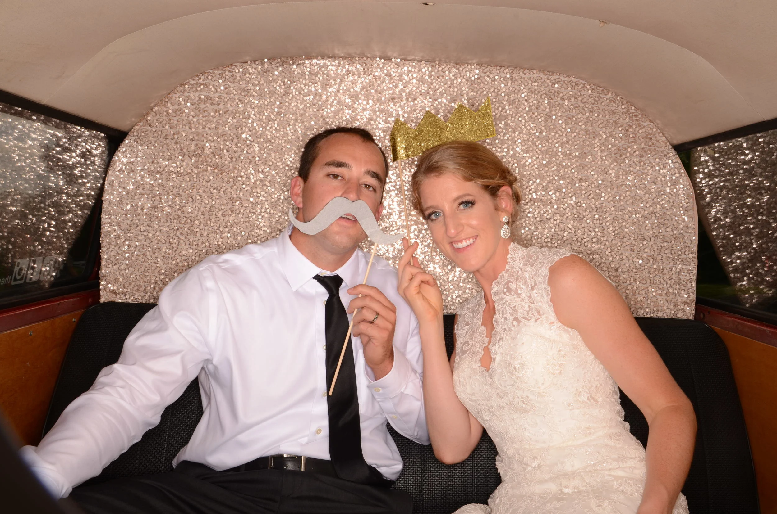 fun-wedding-photobooth-kc-the-photo-bus