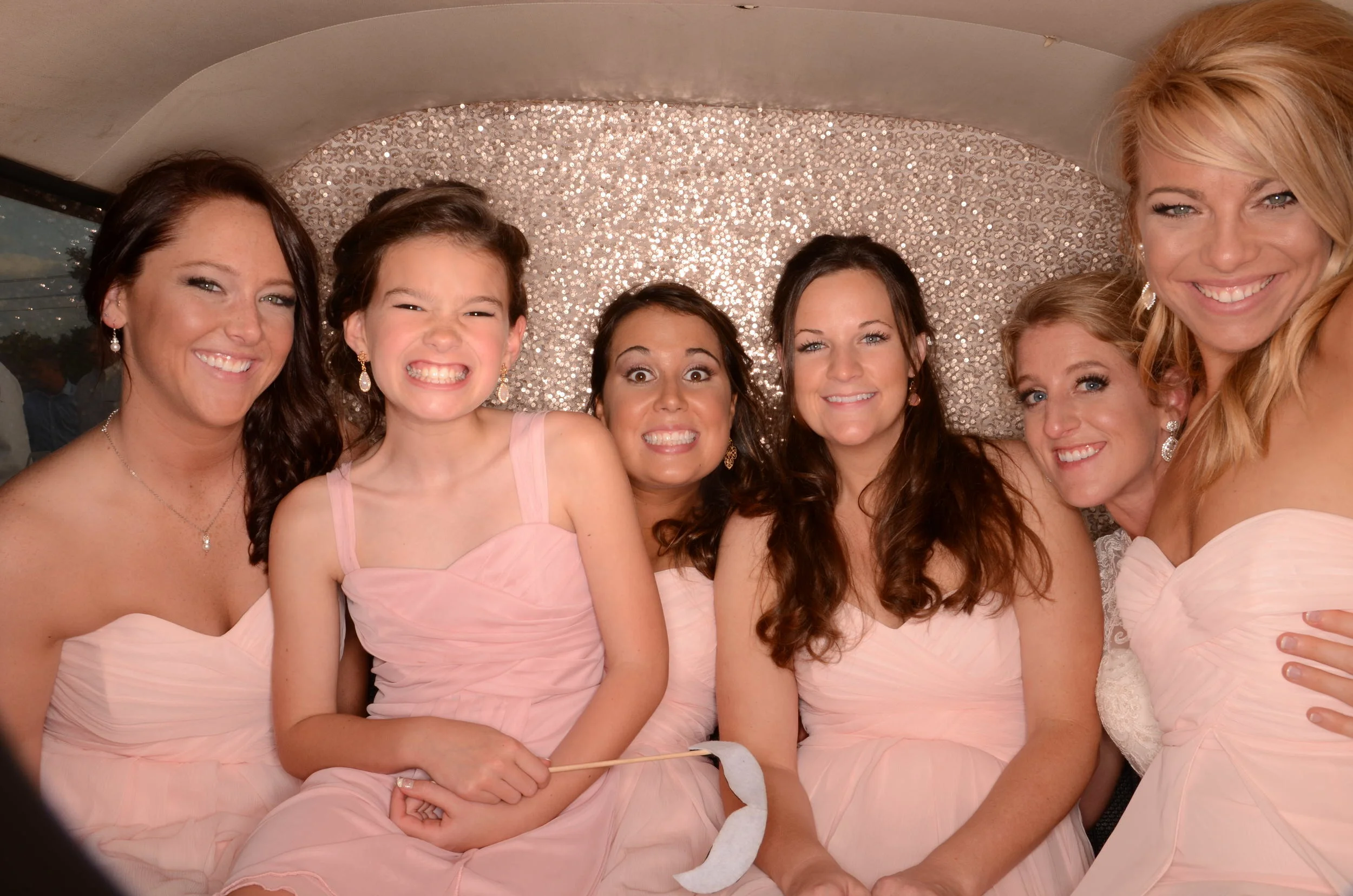 fun-wedding-photobooth-the-vw-photobus