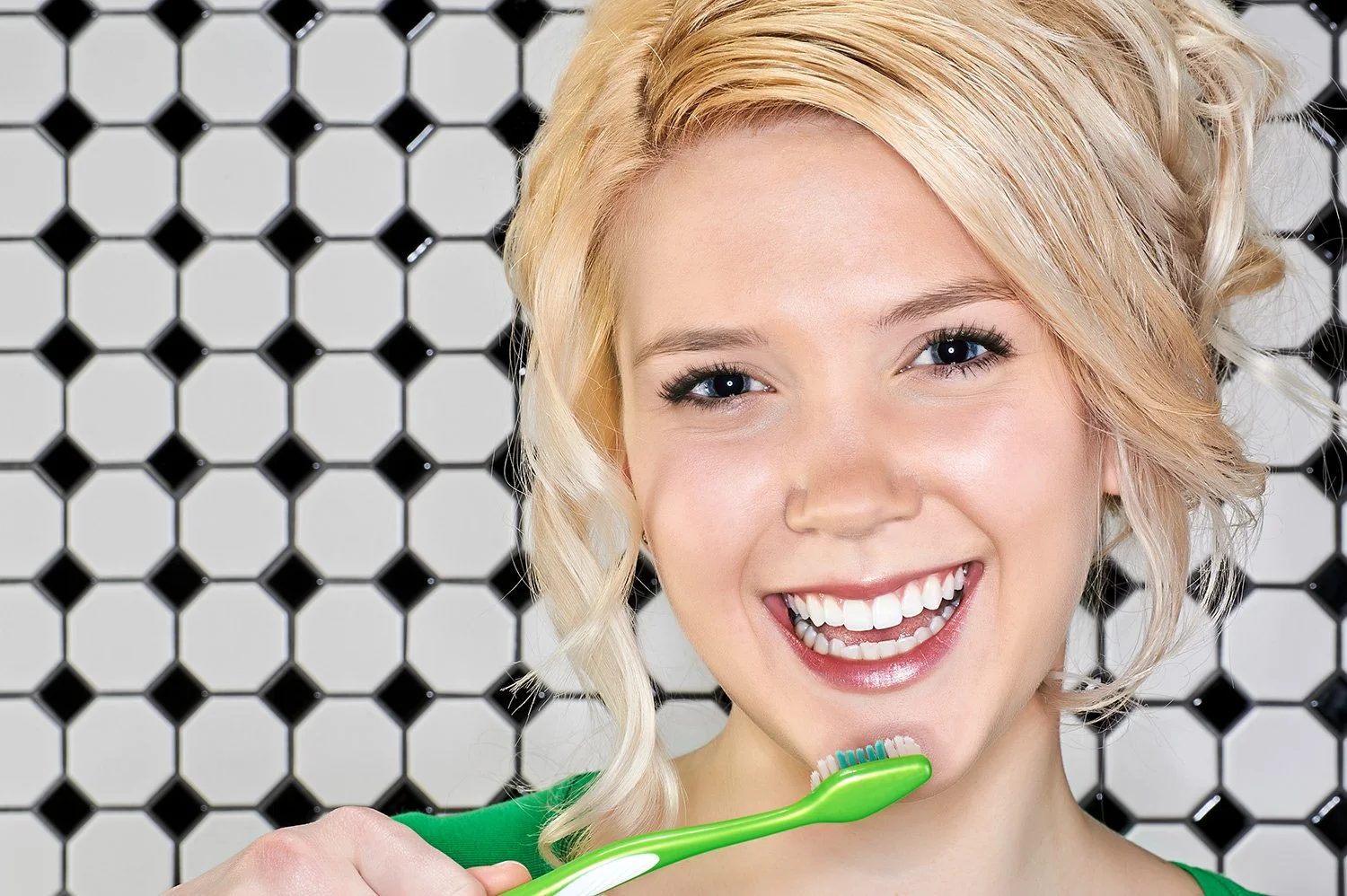  Toothpaste promo ad photographed in studio. 