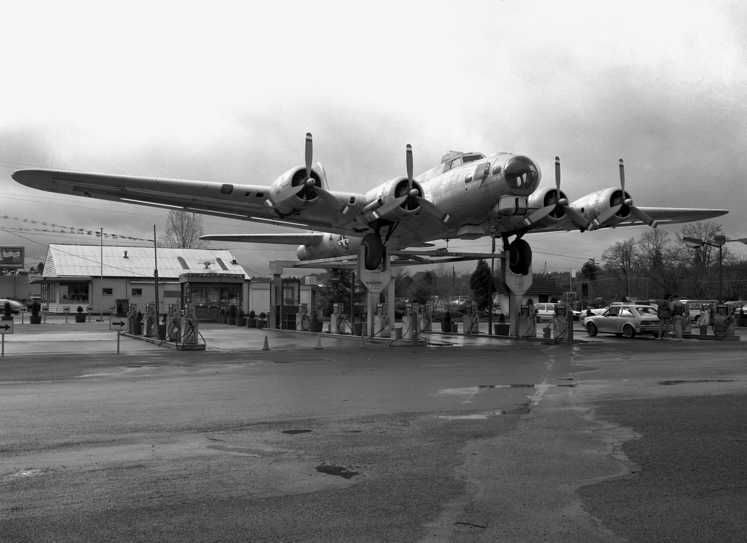 Bomber Gas, Route 99, South of Portland, Oregon. ©Kelly Povo