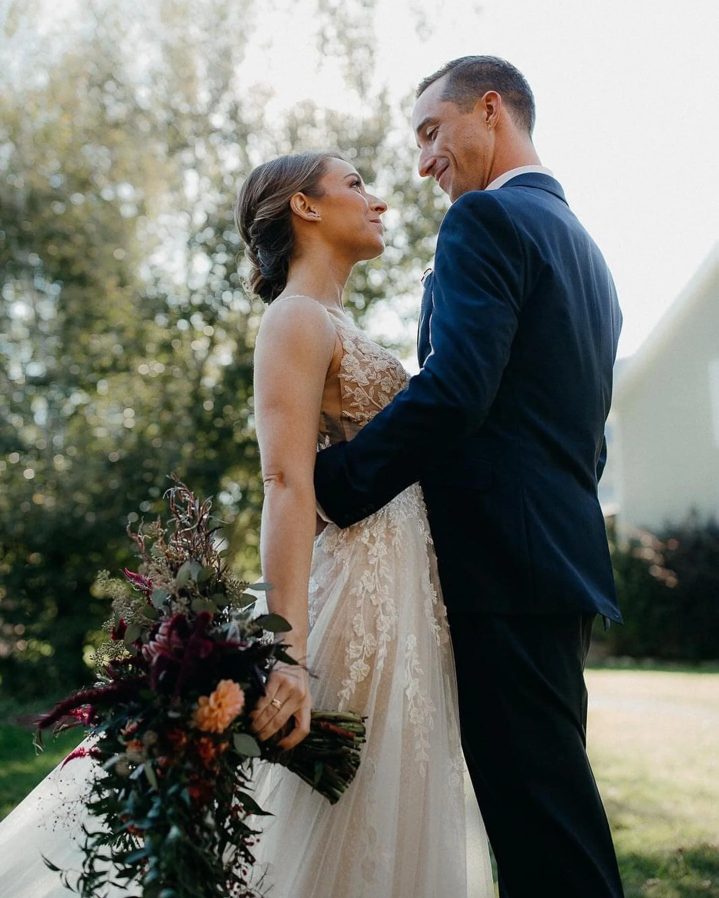 Happy Valentines Day ❤️ 
/ an excuse to look at and share wedding photos. 

#forevervalentine 

📸 @honeyrootphoto