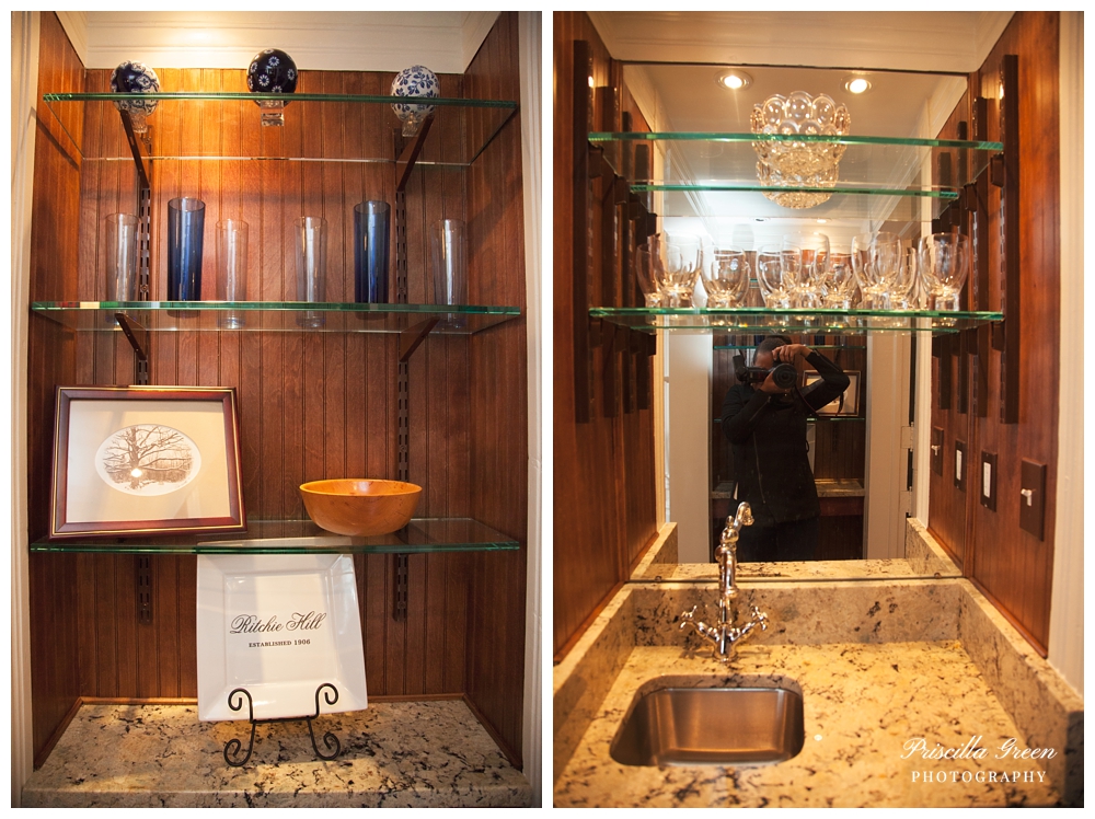 A small bar in between the cake room and dinning room.