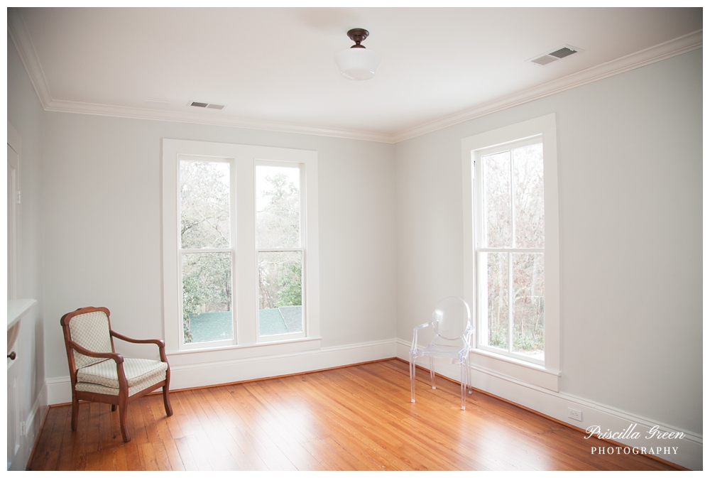 Another beautiful empty room with amazing light used mostly for portraits.
