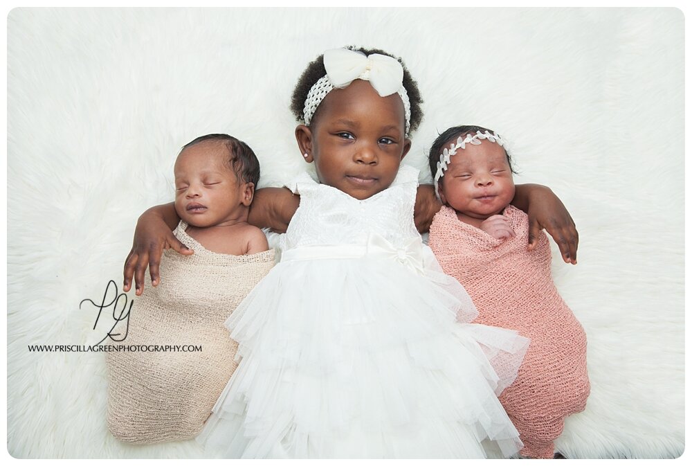 Charlotee_twins_newborn_photographer_Priscillagreenphotography_0001.jpg