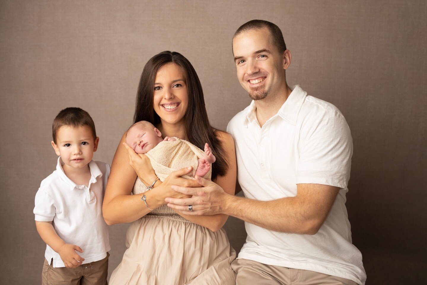 First family moments!⁠
It's an honor to be a part of our clients milestones ✨⁠
⁠
Book your Newborn photoshoot with Priscilla Green Photography with over 10 years of professional photography experience. Our studio is trained to take care of your speci