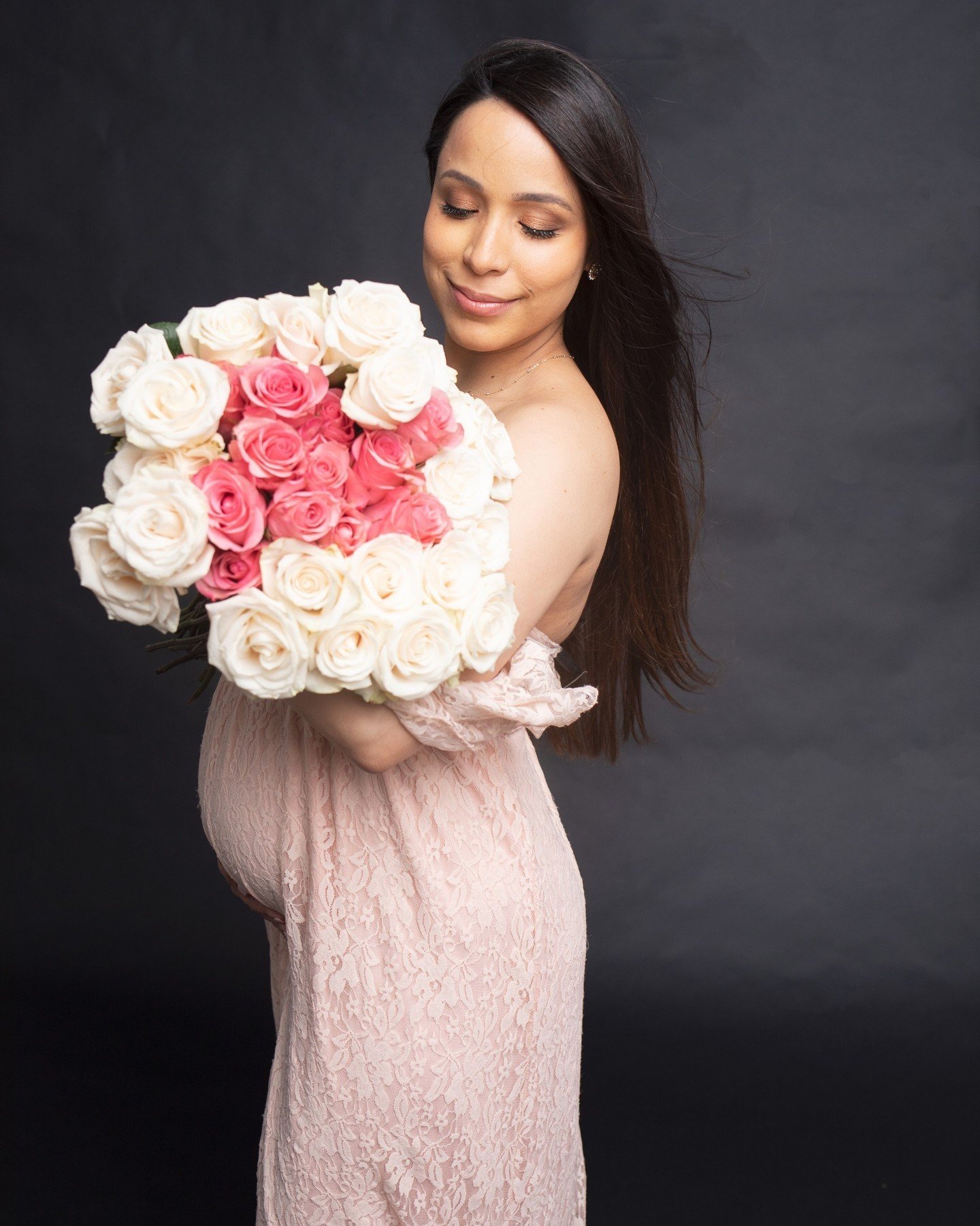 Add real flowers to your photoshoot for a natural feel!⁠
⁠
Looking to forever capture this feeling... this remarkable moment? ⁠
Secure your maternity photoshoot now and let us capture the magic of your journey into motherhood! 📸💕⁠
⁠
⁠
 #PreservingC