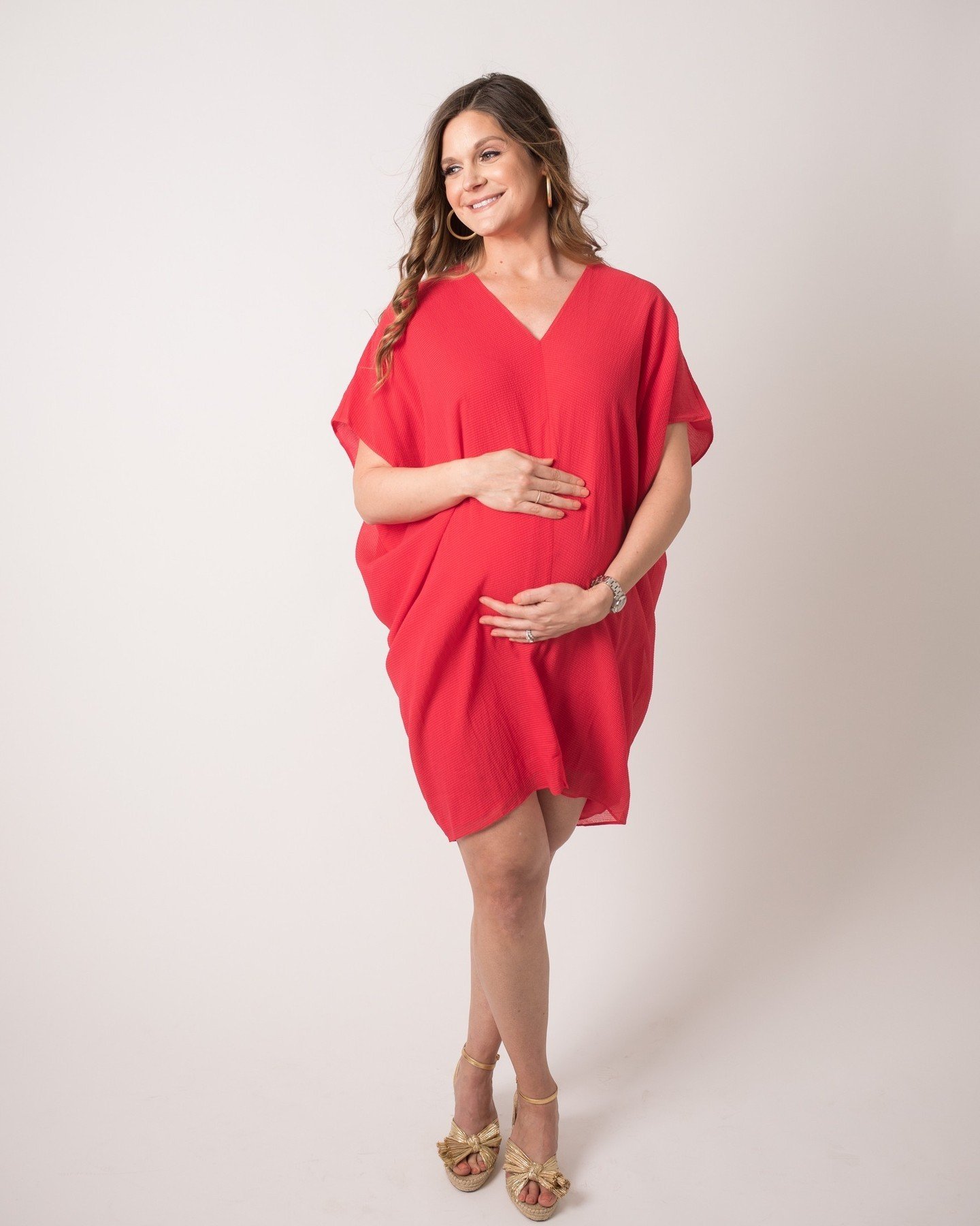 F U N! ⁠
We love the pop of color and choice of dress mom to be chose to wear for her maternity photoshoot!⁠
⁠
Now booking end of April &amp; May photoshoots
🖤🖤🖤🖤🖤🖤🖤🖤🖤🖤🖤🖤🖤🖤🖤

Book ahead 1 - 2 months for the best experience 🖤

Schedule