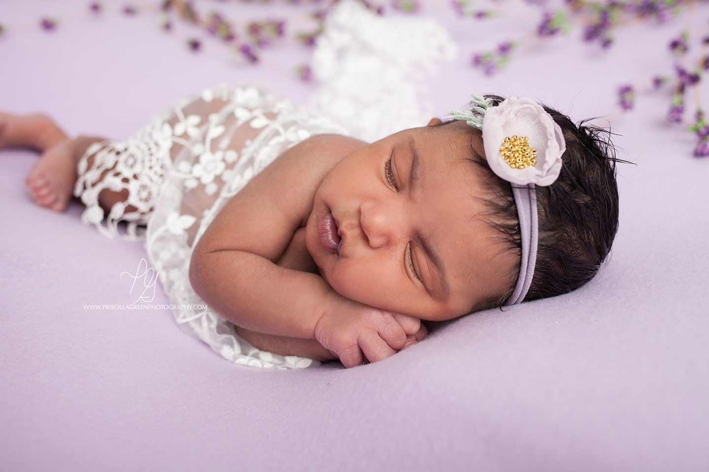 When to take newborn photos?⁠
There's no exact age as all babies are different but the general rule of thumb if looking to achieve those sweet snuggly, sleepy newborn poses, is to have your newborn session within the first two weeks of life. We alway