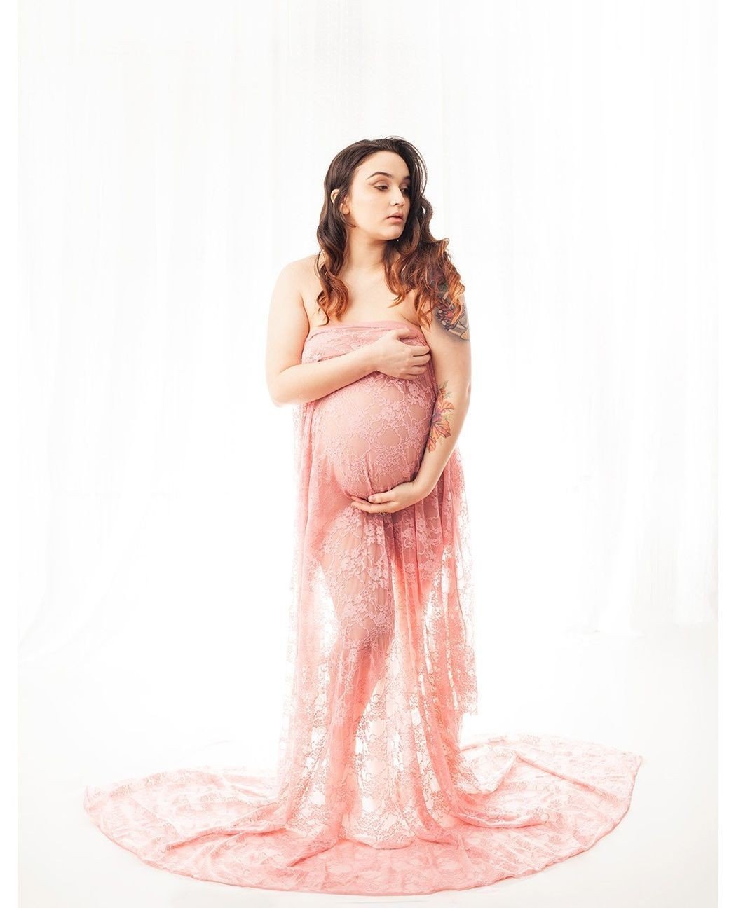 It's timeeeee! 💗⁠
Optimal Weeks for Maternity Photos⁠
⁠
The optimal time for a maternity photography session is generally between 30 to 33 weeks of pregnancy. During this period, the belly is pronounced and shapely, providing the perfect silhouette 