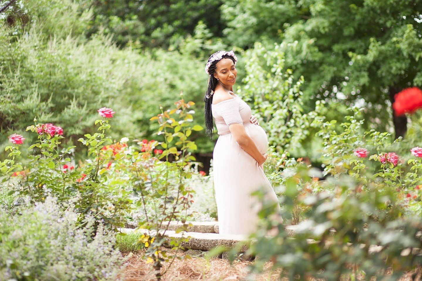 Best time to book your outdoor maternity photoshoot?⁠
In the morning or late afternoon for best light.⁠
⁠
If you are really trying to avoid the heat early in the morning is best.⁠
⁠
We are now taking outdoor portrait sessions.⁠
⁠
Book your on locatio
