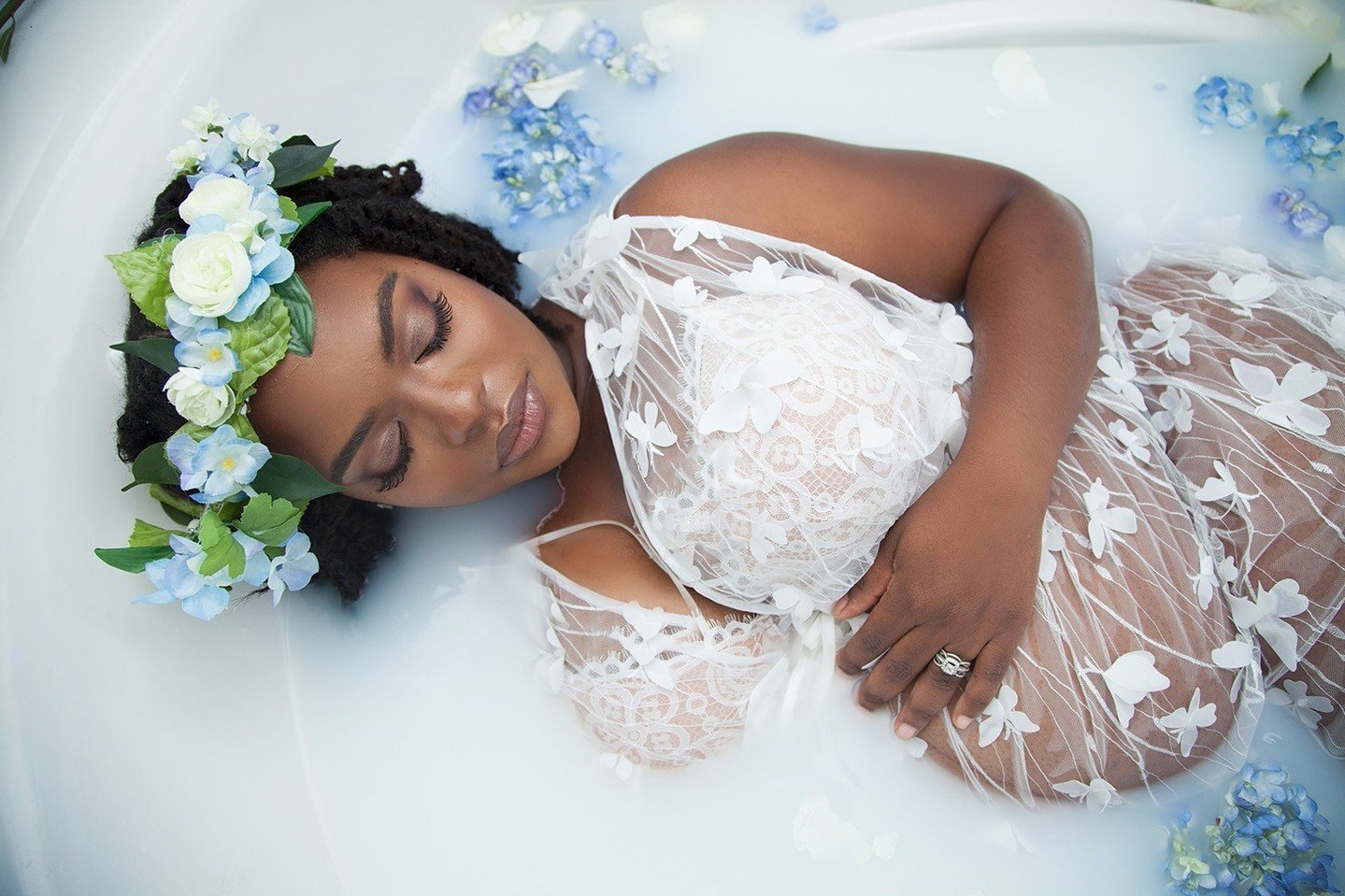 Milk bath are such a favorite!⁠
This is an in home photoshoot on location must have a bathtub 🩵⁠
⁠
⁠
Documenting this time is so special... ⁠
⁠
Book your session online www.priscillagreenphotography.com⁠
⁠
Now reserving Maternity photo session dates