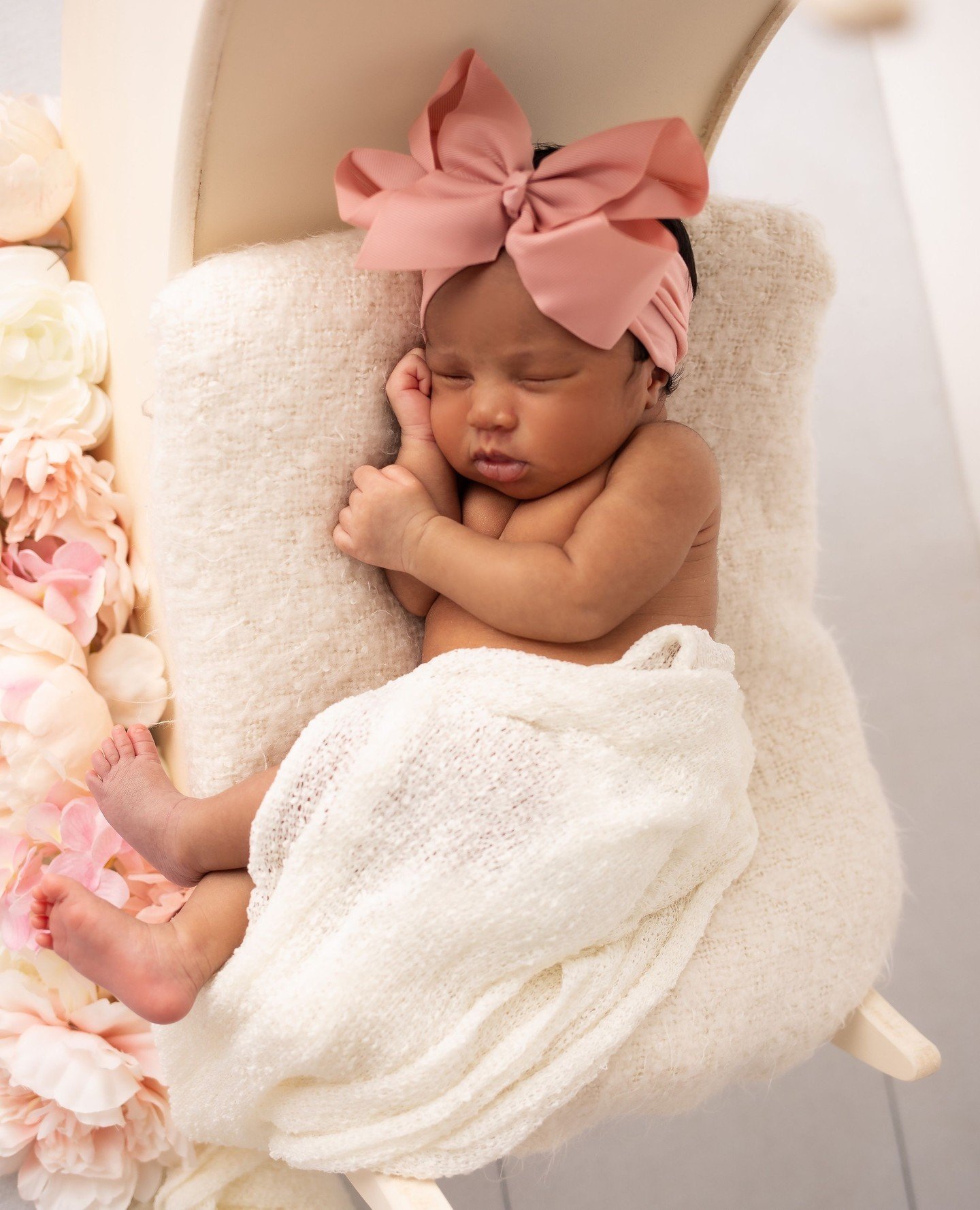 The 3D moon has become a client favorite in newborn sessions! 🌙✨ Love adding this dreamy touch to capture these precious first moments. ⁠
⁠
#NewbornMagic #3DMoon #newborn #newbornphotography #newbornphotographer #charottenc #clt #cltphotographer #ph