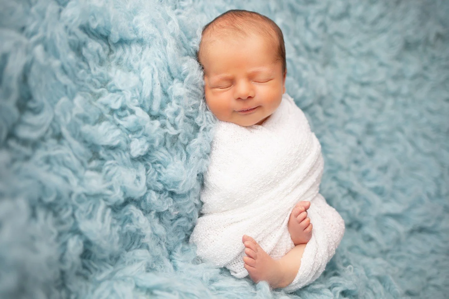 Sweet baby.⁠
A simple set.⁠
Blue flokati + white wrap (provided by studio.)⁠
⁠
⁠
📸 Capturing priceless moments since 2013! 🌟 Ready to welcome your little bundle of joy into the world? 🤱🏼 Look no further! Book your newborn photoshoot with Priscill