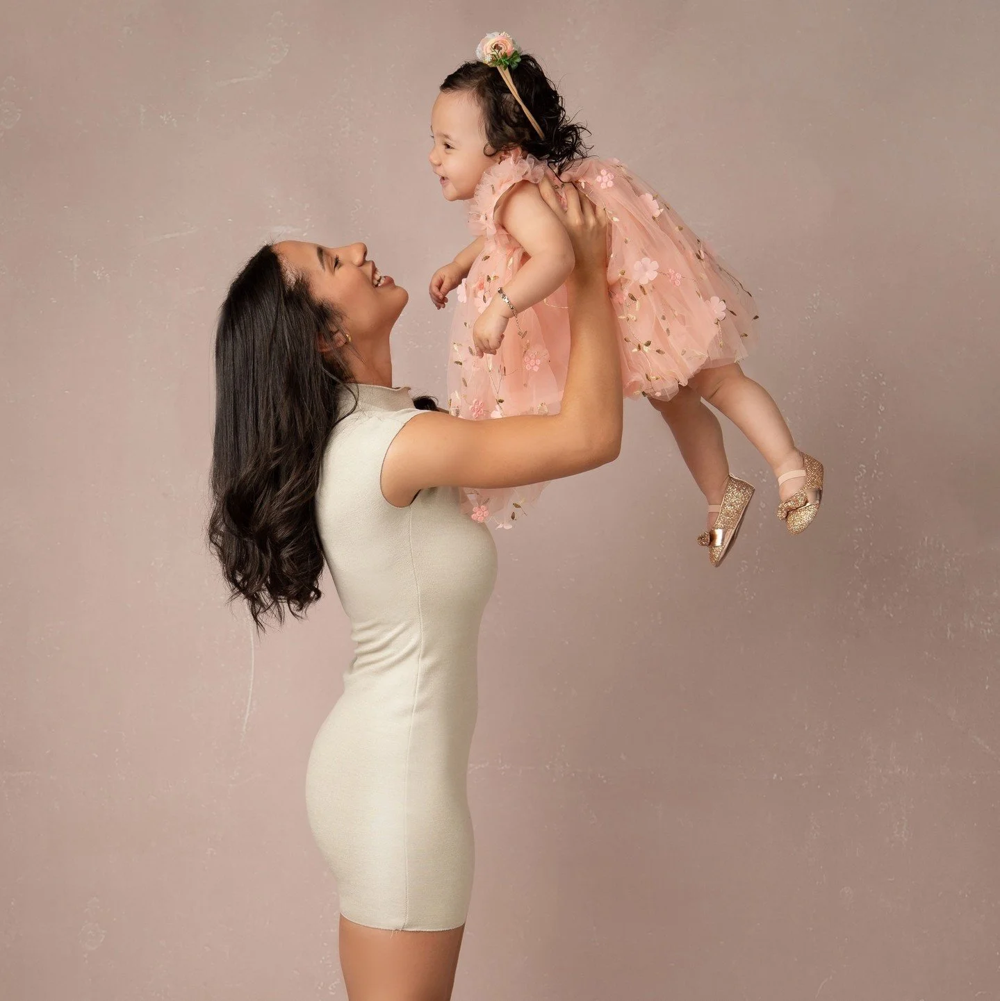 Nothing lifts you higher than a mother's love! Your little one can look back at these timeless photos for years🩷🌷⁠
⁠
#clt #photographer #priscillagreenphotography #momdaughterphotos