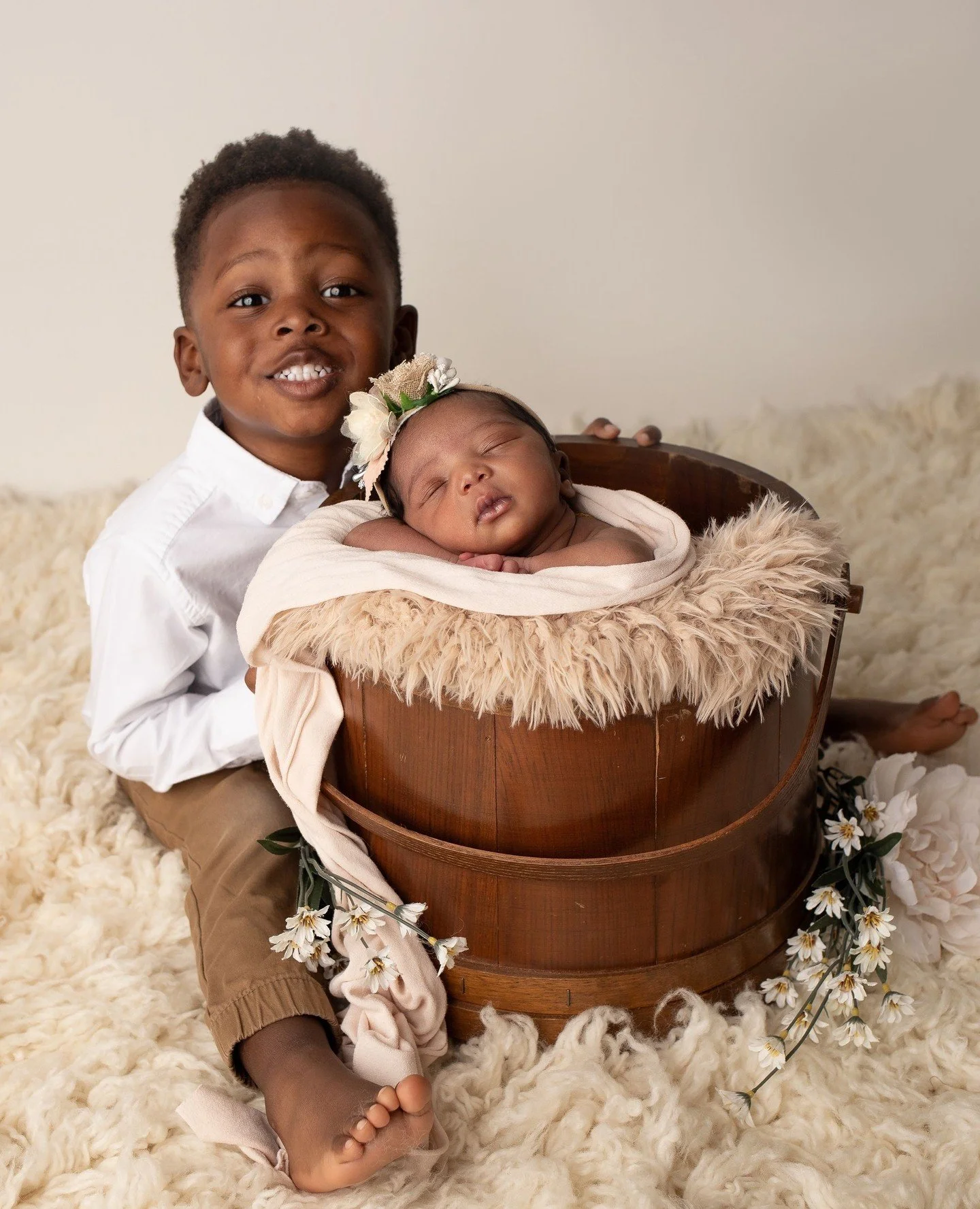 Adorable sibling love! With crafted studio portraits, they can stay this age forever🌿🤎⁠
⁠
#priscillagreenphotography #studiophotography #customfamilyportraits