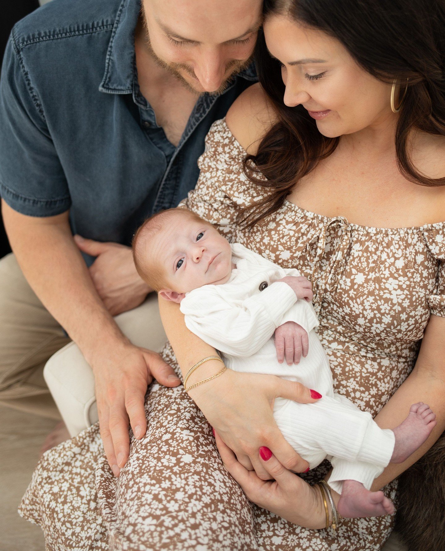 Capturing those moments of connection from day one🤍 Once these days are over, you'll prize the photos that froze time.⏳️⁠
⁠
#priscillagreenphotography #customfamilyphotography #boutiquenewbornphotographer