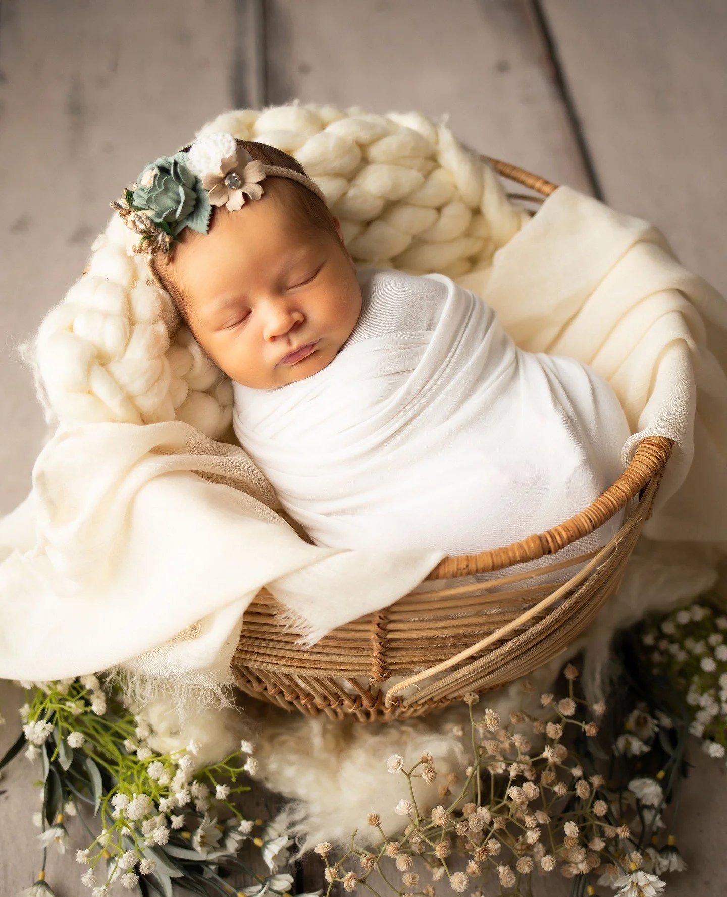 Capture them as perfectly as you love them. Peaceful, cozy, nested🍃🌾⁠
⁠
#priscillagreenphotography #customnewbornphotography #newbornstudioportraits