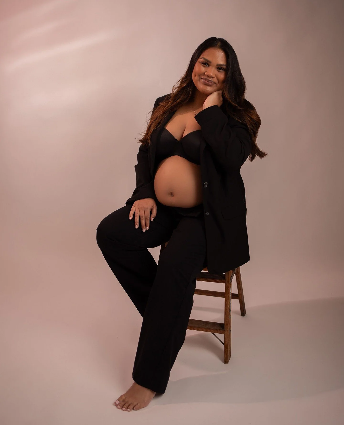 We love capturing your essence: beautiful, inside and out!🌹⁠
⁠
#priscillagreenphotography #customstudiophotography #studiomaternityphotography