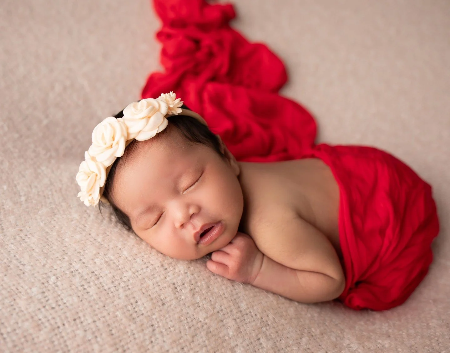 Little features, gone before you know it❤️⁠
⁠
Maternity &bull; Newborn &bull; 1 year &bull; Family⁠
1609 Sardis Rd. N, Charlotte NC⁠
980-245-2310⁠
⁠
#priscillagreenphotography ⁠
#charlottenc #charlottephotographer #charlottenewbornphotographer #charl