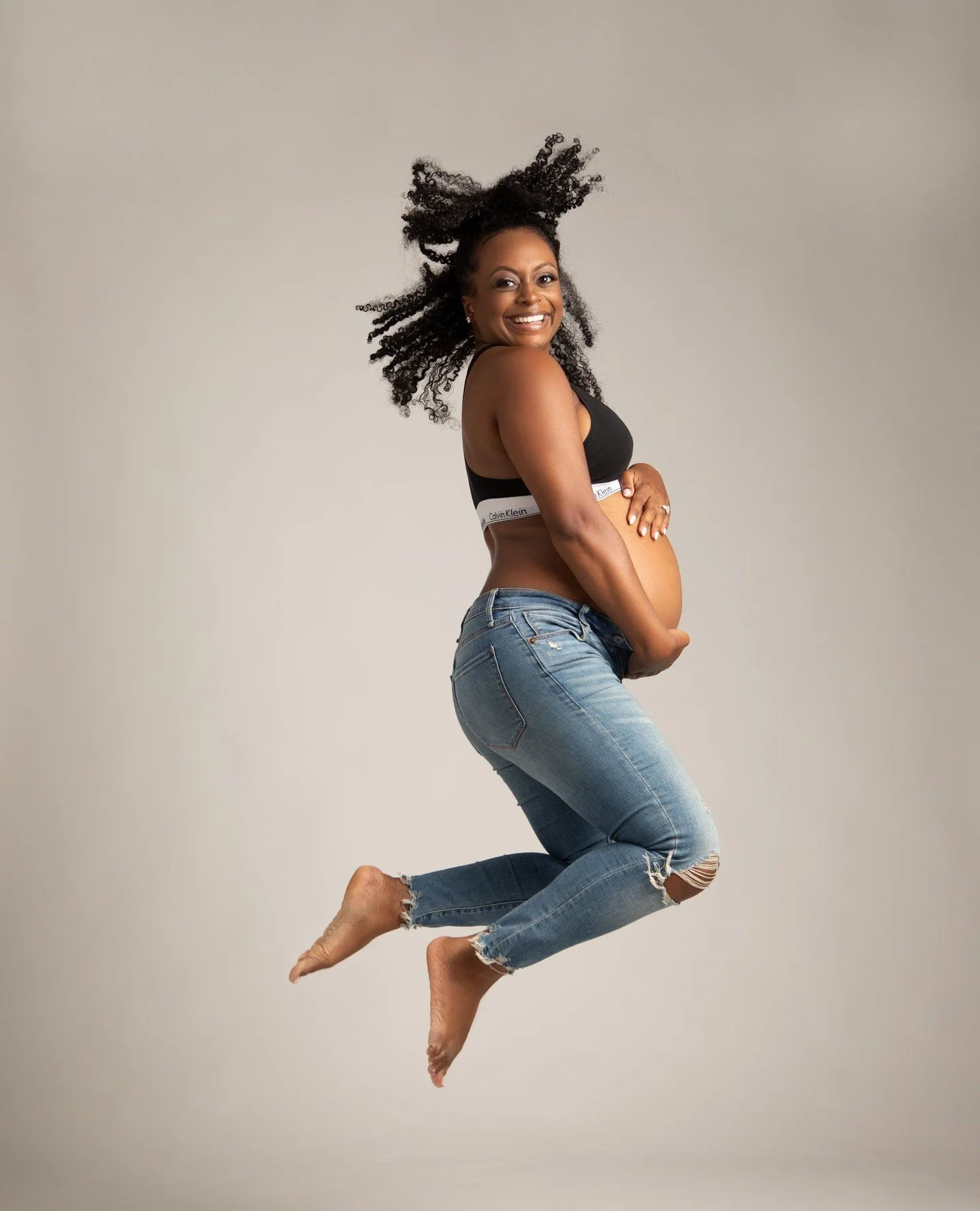 Before jumping into 2026, take a sec to think about all the stuff you've accomplished and the fun times you've had this past year.⁠
⁠
#babyphotography #motherhood #maternityphotographer #mumtobe