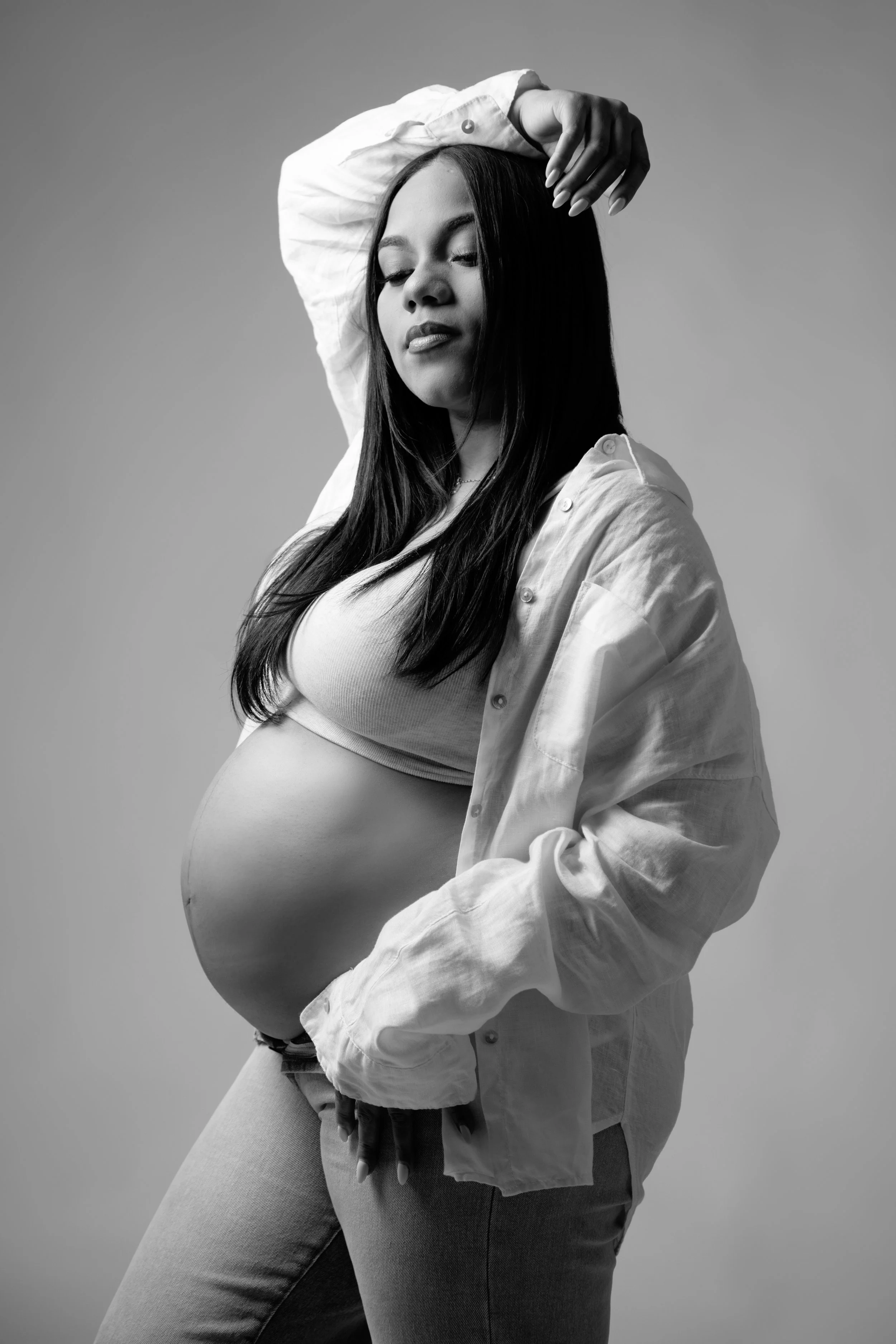 19Warmneutral_studiomaternity_charlottephotography.jpg