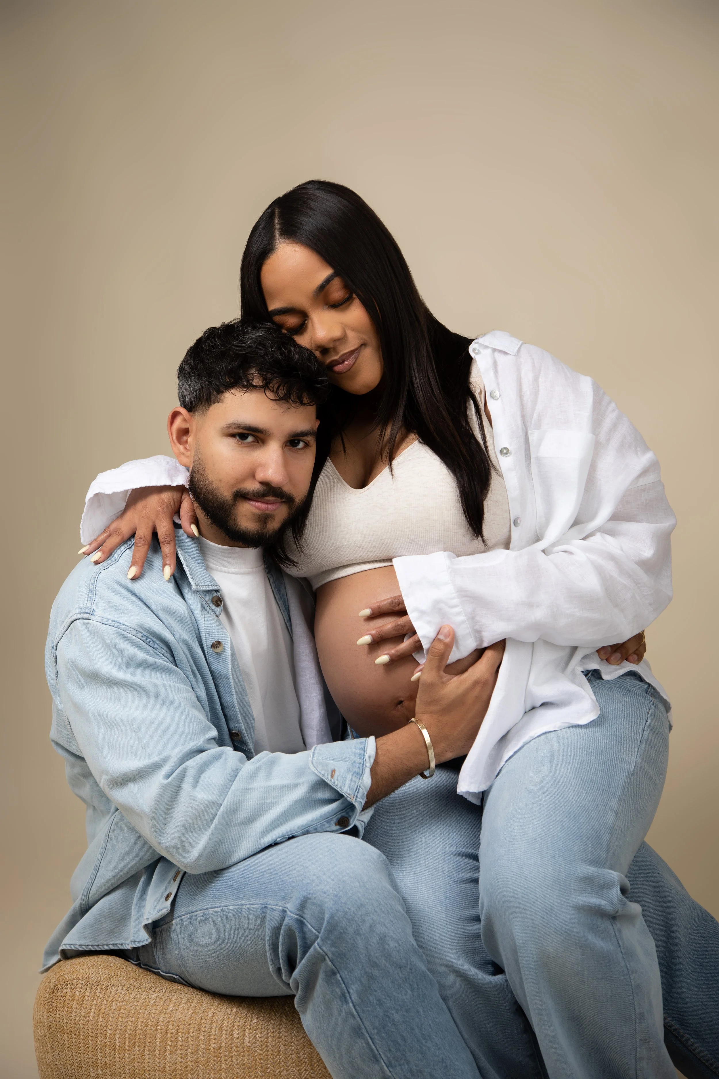 18Warmneutral_studiomaternity_charlottephotography.jpg