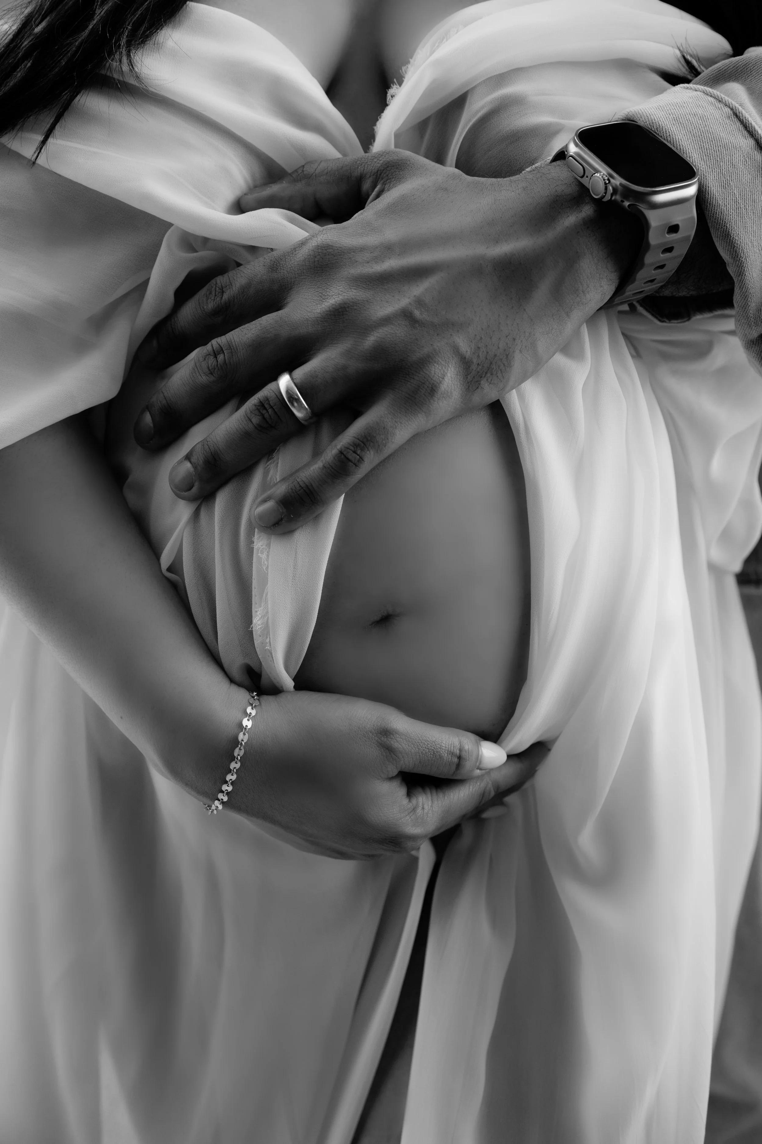 16Warmneutral_studiomaternity_charlottephotography.jpg