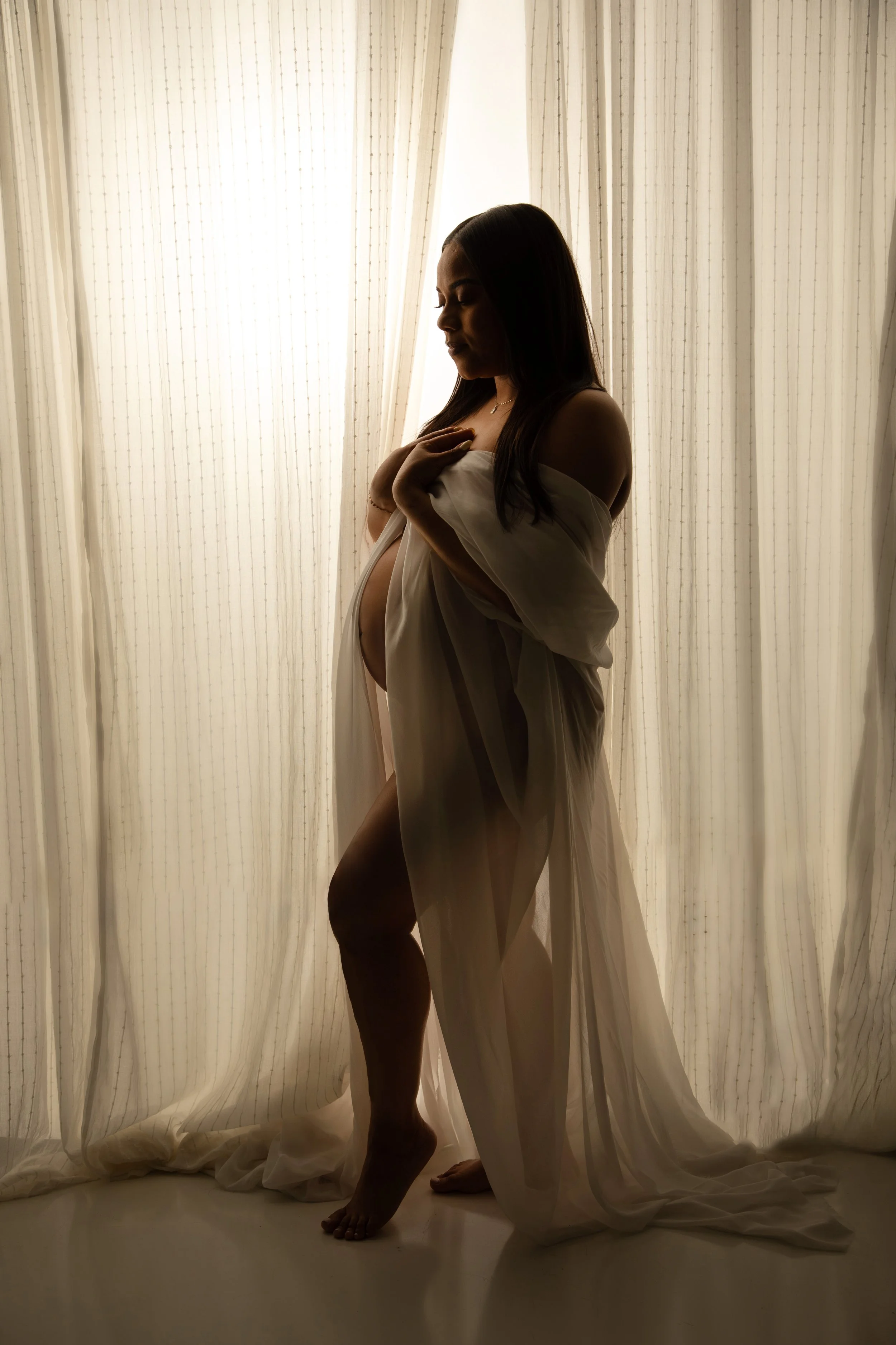 14Warmneutral_studiomaternity_charlottephotography.jpg