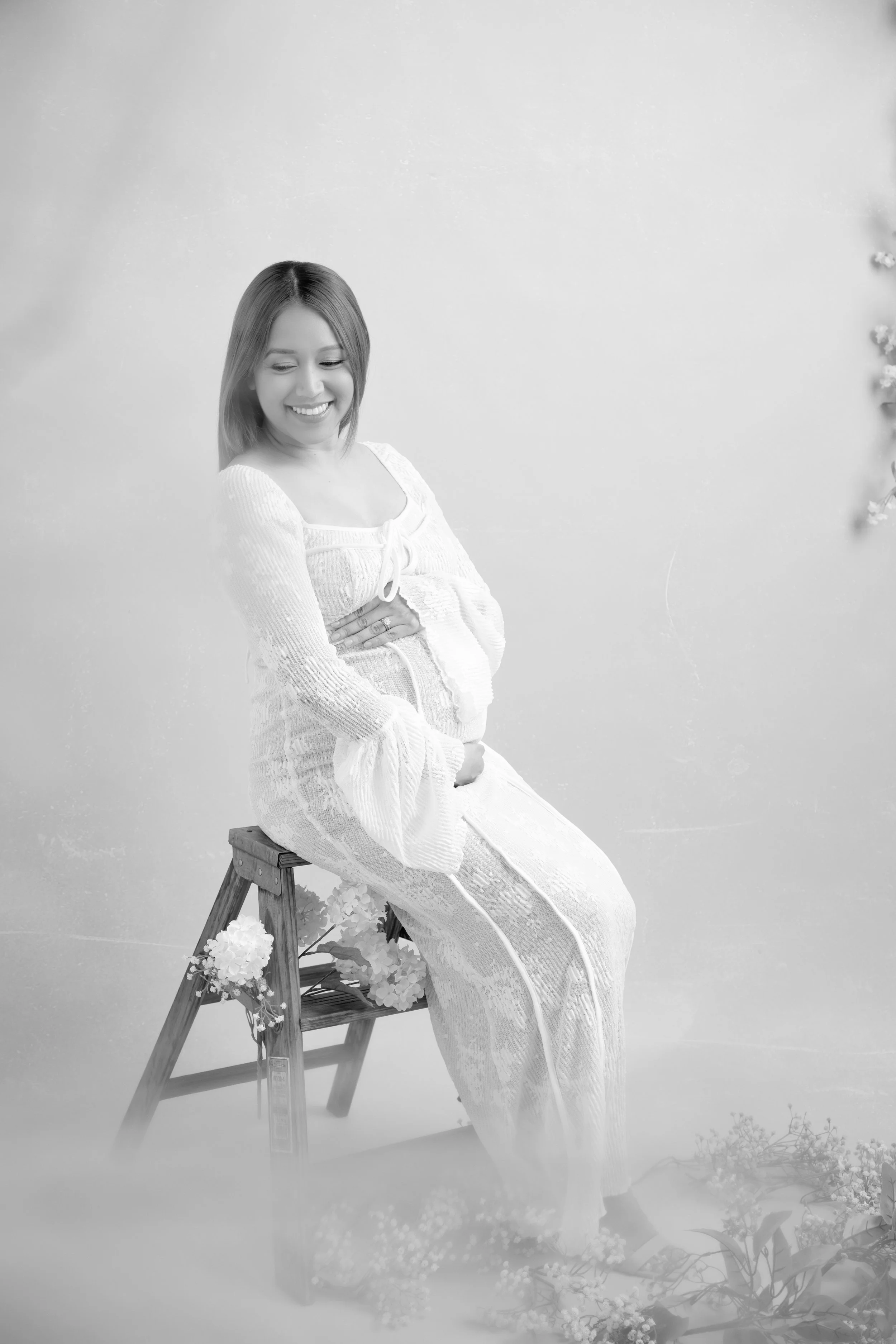 8Warmneutral_studiomaternity_charlottephotography.jpg