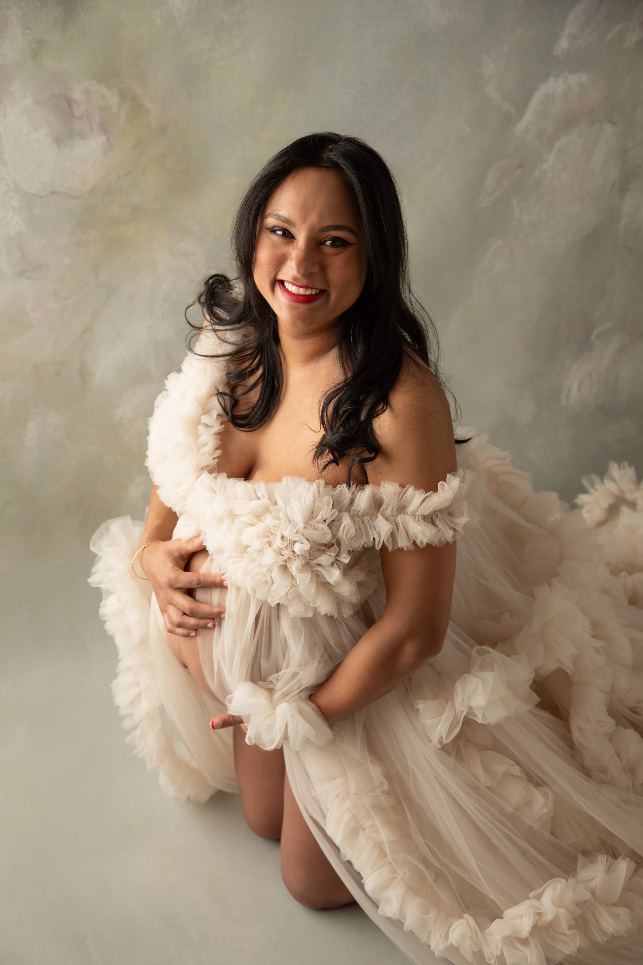 4Warmneutral_studiomaternity_charlottephotography.jpg